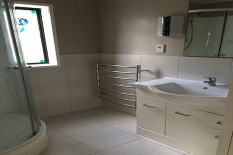 Photo of property in 1/17 Weldene Avenue, Glenfield, Auckland, 0629