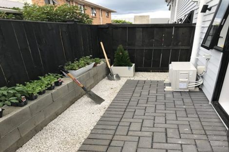 Photo of property in 35 Rutland Road, Stanley Point, Auckland, 0624