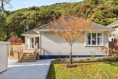 Photo of property in 27 Sunny Grove, Wainuiomata, Lower Hutt, 5014