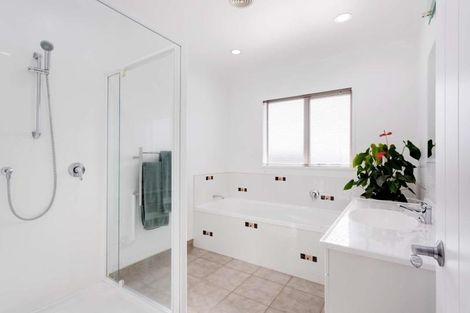 Photo of property in 18 Mcewen Crescent, Riverstone Terraces, Upper Hutt, 5018