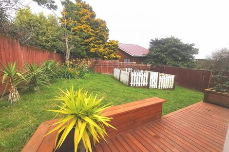 Photo of property in 17 Palmetto Place, Goodwood Heights, Auckland, 2105