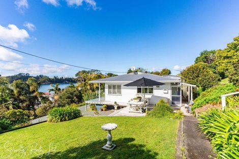 Photo of property in 2 Cliff Street, Pahi, Paparoa, 0571