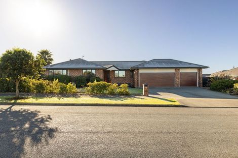 Photo of property in 6 Galea Grove, Kelvin Grove, Palmerston North, 4414