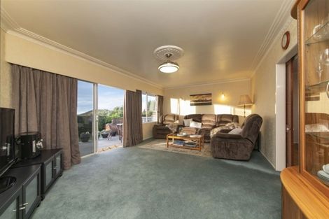 Photo of property in 17 Scanlen Terrace, Kelston, Auckland, 0602