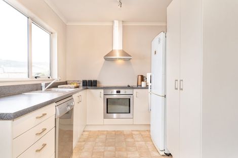 Photo of property in 32a Aniseed Grove, Timberlea, Upper Hutt, 5018