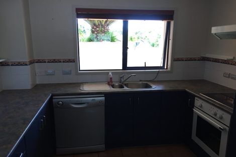 Photo of property in 1/13 John Jennings Drive, Oteha, Auckland, 0632