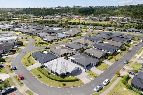 Photo of property in 70 Awataha Crescent, Pyes Pa, Tauranga, 3110