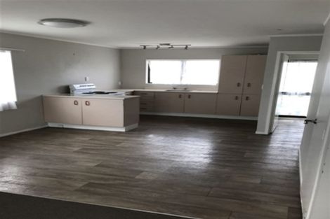 Photo of property in 4 Dungarvon Place, Clendon Park, Auckland, 2103