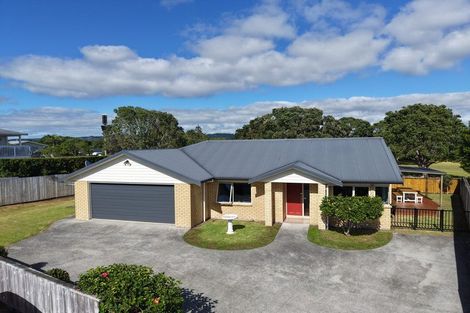 Photo of property in 6 Ishtar Place, One Tree Point, 0118