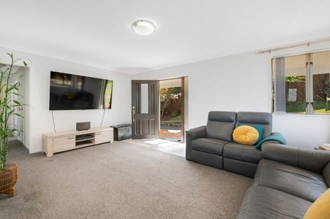 Photo of property in 15 Tacitus Place, Totara Vale, Auckland, 0629