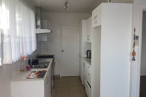 Photo of property in 11a Bamboo Grove, Kelston, Auckland, 0602