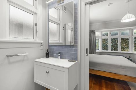 Photo of property in 3 Endeavour Street, Lyall Bay, Wellington, 6022