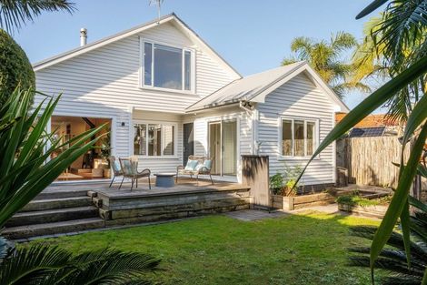 Photo of property in 52 Oceanview Road, Mount Maunganui, 3116