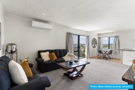 Photo of property in 1/19 Exeter Place, Unsworth Heights, Auckland, 0632