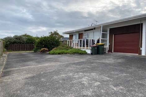 Photo of property in 2/32 Highland Park Drive, Highland Park, Auckland, 2010