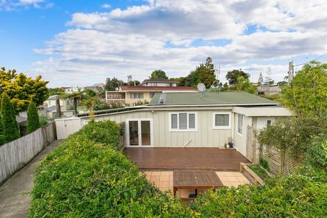 Photo of property in 55 Sunset Road, Totara Vale, Auckland, 0632