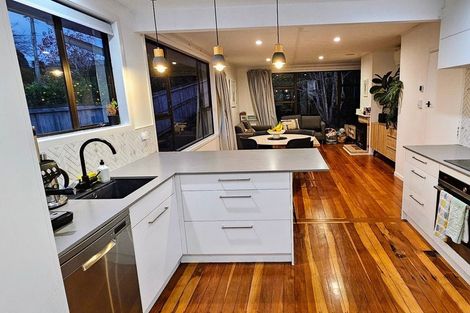 Photo of property in 7 Sullivan Avenue, Mangere Bridge, Auckland, 2022