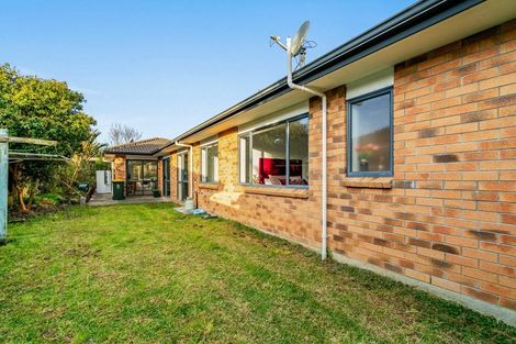 Photo of property in 43 Glenveagh Park Drive, Weymouth, Auckland, 2103