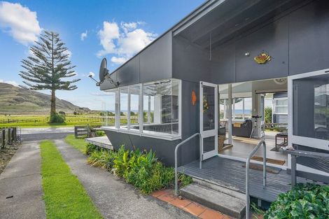 Photo of property in 3428 Pourerere Beach Road, Pourerere, Omakere, 4271