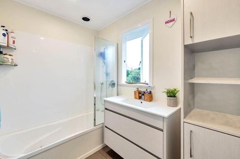 Photo of property in 5 Anthony Place, Pakuranga, Auckland, 2010