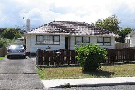 Photo of property in 26 La Rosa Street, Green Bay, Auckland, 0604