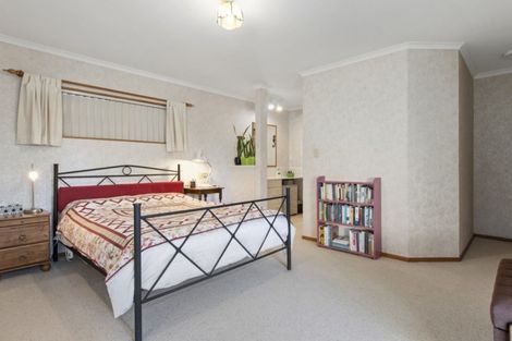 Photo of property in 17 Pampas Grove, Welcome Bay, Tauranga, 3112