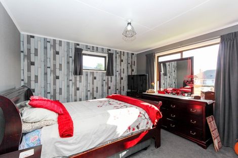 Photo of property in 14 Karaka Street, Merrilands, New Plymouth, 4312