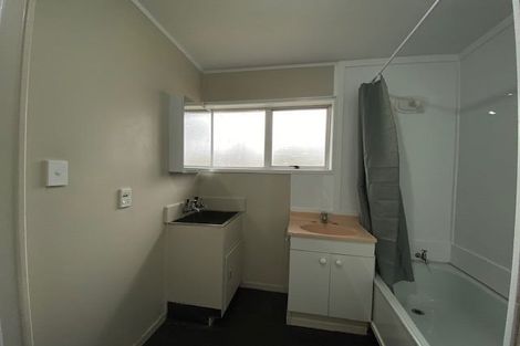 Photo of property in 2/76 Millbrook Road, Henderson, Auckland, 0612