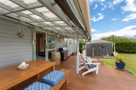 Photo of property in 11 Ramona Avenue, Waitarere Beach, Levin, 5510