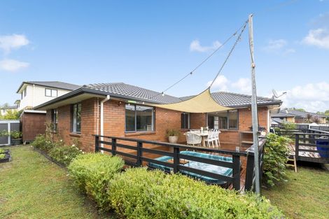Photo of property in 21 Misty Valley Drive, Henderson, Auckland, 0612