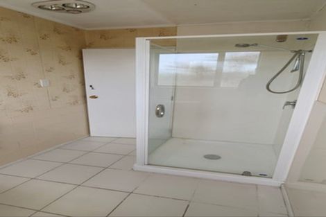 Photo of property in 32 Cockayne Crescent, Sunnynook, Auckland, 0620