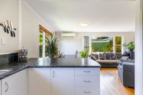 Photo of property in 21 Salem Place, Torbay, Auckland, 0630