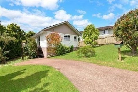 Photo of property in 21 Meadowood Drive, Unsworth Heights, Auckland, 0632