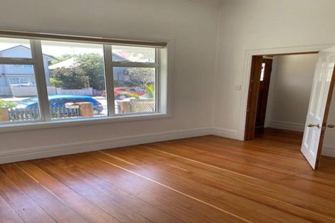 Photo of property in 17 Te Wharepouri Street, Berhampore, Wellington, 6023