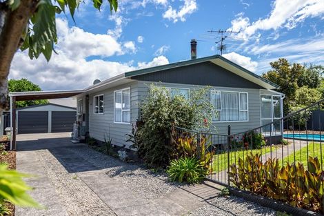 Photo of property in 2 Booth Street, Carterton, 5713