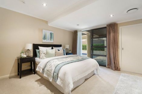 Photo of property in 10 Ronaki Road, Mission Bay, Auckland, 1071