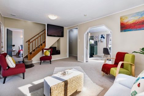 Photo of property in 54 Redlands Grove, Swanson, Auckland, 0612