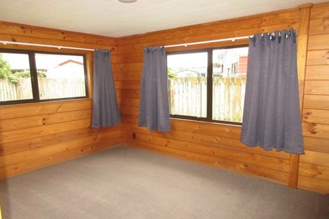 Photo of property in 4 Poneke Drive, Waikanae, 5036