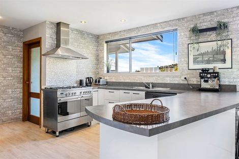 Photo of property in 11 Roseneath Place, Cashmere, Christchurch, 8022