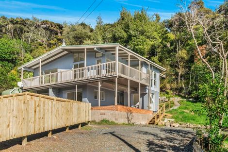 Photo of property in 99 Kawakawa Bay Coast Road, Kawakawa Bay, Papakura, 2585
