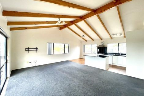 Photo of property in 10 Loughanure Place, Massey, Auckland, 0614