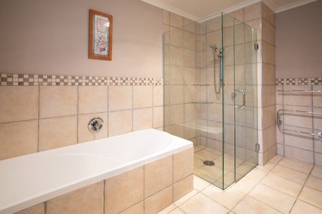 Photo of property in 7 Rothesay Place, Highbury, Palmerston North, 4412