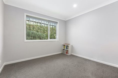 Photo of property in 14 Canary Way, Whitby, Porirua, 5024