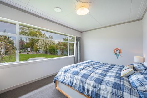 Photo of property in 30 Timaru Road, Waimate, 7924