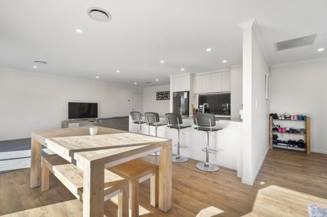 Photo of property in 16 Austin Reid Avenue, Carterton, 5713