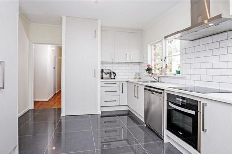 Photo of property in 12 Savoy Road, Glen Eden, Auckland, 0602