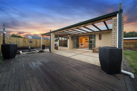 Photo of property in 22 Aldershot Place, Nawton, Hamilton, 3200