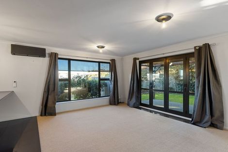 Photo of property in 6 Galea Grove, Kelvin Grove, Palmerston North, 4414