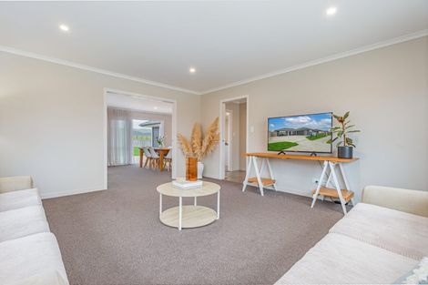 Photo of property in 26 Atlantic Drive, Fitzherbert, Palmerston North, 4410