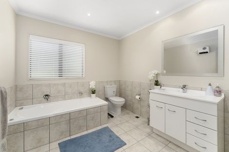 Photo of property in Te Kakariki Apartments, 6/6 Wellington Road, Paekakariki, 5034